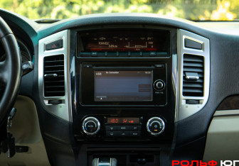 Подержанный автомобиль Mitsubishi Pajero 2017 года (11 фото)