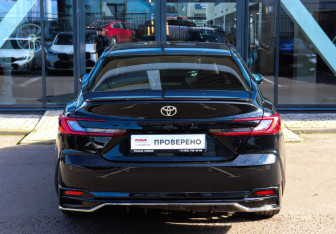 Подержанный автомобиль Toyota Camry Sedan 2026 года (5 фото)