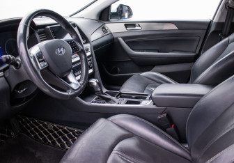 Подержанный автомобиль Hyundai Sonata 2019 года (9 фото)