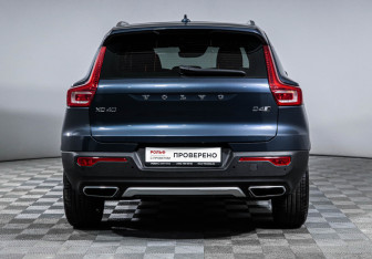 Подержанный автомобиль Volvo XC40 2019 года (6 фото)