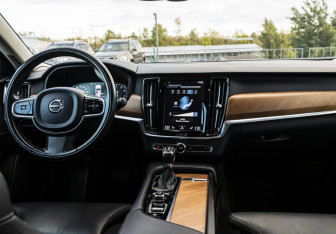 Подержанный автомобиль Volvo S90 2020 года (13 фото)