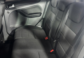 Подержанный автомобиль Ford Focus Wagon 2011 года (11 фото)