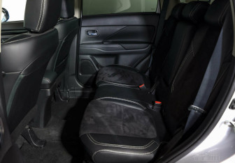 Подержанный автомобиль Mitsubishi Outlander 2021 года (12 фото)