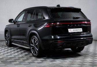 Подержанный автомобиль Geely Monjaro 2023 года (7 фото)