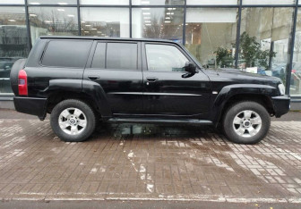 Подержанный автомобиль Nissan Patrol 2005 года (4 фото)