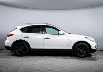 Подержанный автомобиль Infiniti QX50 2014 года (4 фото)