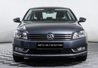 Подержанный автомобиль Volkswagen Passat Sedan 2012 года (2 фото)