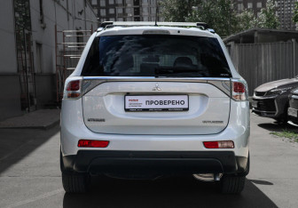 Подержанный автомобиль Mitsubishi Outlander 2013 года (5 фото)