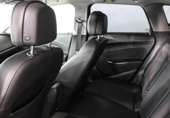 Подержанный автомобиль Opel Astra Wagon 2012 года (12 фото)