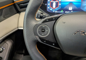 Подержанный автомобиль DongFeng Shine Max 2023 года (24 фото)