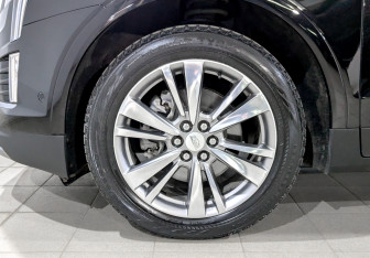 Подержанный автомобиль Cadillac XT5 2022 года (18 фото)
