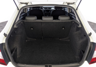 Подержанный автомобиль Skoda Rapid Liftback 2019 года (10 фото)