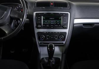 Подержанный автомобиль Skoda Octavia Wagon 2012 года (12 фото)