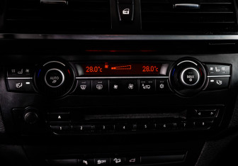 Подержанный автомобиль BMW X6 2011 года (17 фото)