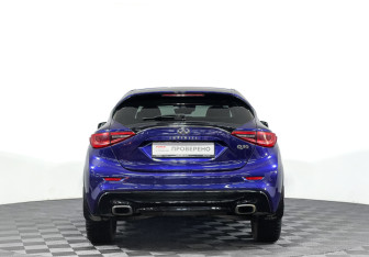 Подержанный автомобиль Infiniti Q30 2016 года (6 фото)