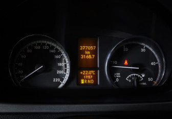 Подержанный автомобиль Mercedes-Benz Viano 2013 года (16 фото)