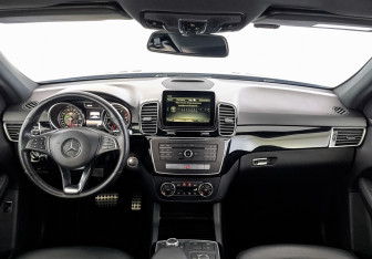 Подержанный автомобиль Mercedes-Benz GLE 2016 года (14 фото)