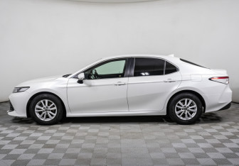 Подержанный автомобиль Toyota Camry Sedan 2018 года (8 фото)