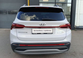 Подержанный автомобиль Hyundai Santa Fe 2022 года (6 фото)