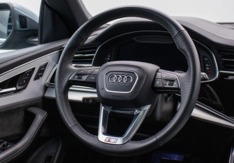 Подержанный автомобиль Audi Q8 2020 года (15 фото)