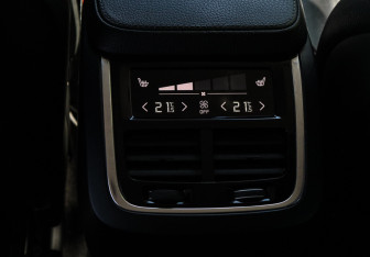 Подержанный автомобиль Volvo XC90 2016 года (8 фото)