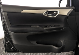 Подержанный автомобиль Nissan Tiida Hatchback 2015 года (19 фото)