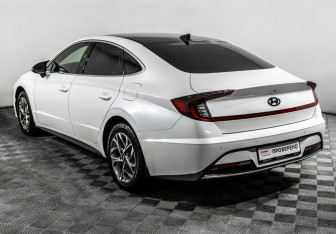Подержанный автомобиль Hyundai Sonata 2020 года (7 фото)