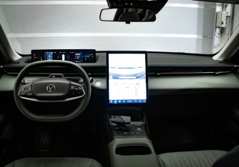 Подержанный автомобиль Changan Lamore 2023 года (8 фото)