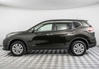Подержанный автомобиль Nissan X-Trail 2015 года (8 фото)