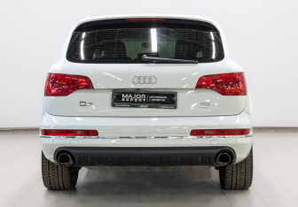 Подержанный автомобиль Audi Q7 2014 года (6 фото)