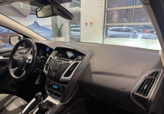 Подержанный автомобиль Ford Focus Hatchback 2012 года (11 фото)
