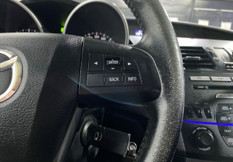 Подержанный автомобиль Mazda 3 Sedan 2010 года (15 фото)