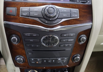 Подержанный автомобиль Infiniti QX80 2015 года (22 фото)