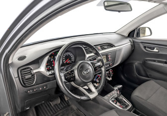 Подержанный автомобиль Kia Rio Hatchback 2021 года (16 фото)