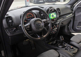 Подержанный автомобиль MINI Countryman 2020 года (16 фото)