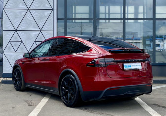 Подержанный автомобиль Tesla Model X 2023 года (7 фото)