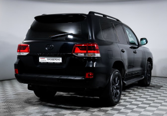 Подержанный автомобиль Toyota Land Cruiser Suv 2016 года (5 фото)