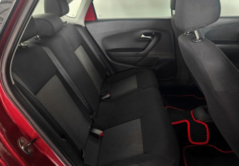 Подержанный автомобиль Volkswagen Polo Sedan 2011 года (11 фото)