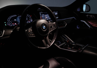 Подержанный автомобиль BMW X6 2021 года (21 фото)