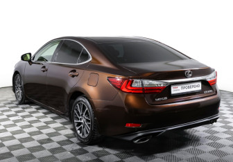 Подержанный автомобиль Lexus ES 2016 года (7 фото)