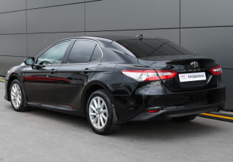 Подержанный автомобиль Toyota Camry Sedan 2021 года (9 фото)