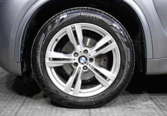 Подержанный автомобиль BMW X5 2016 года (26 фото)