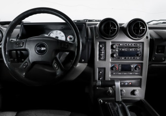 Подержанный автомобиль Hummer H2 Suv 2004 года (12 фото)