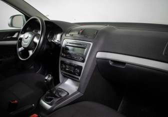 Подержанный автомобиль Skoda Octavia Liftback 2012 года (9 фото)
