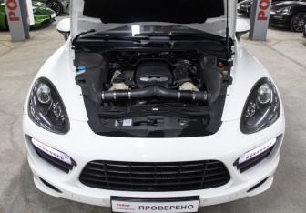 Подержанный автомобиль Porsche Cayenne 2014 года (9 фото)
