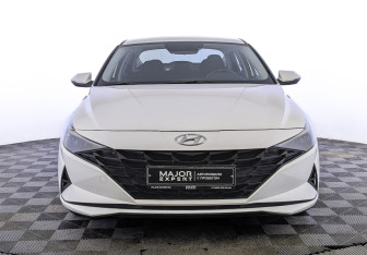 Подержанный автомобиль Hyundai Elantra Sedan 2021 года (2 фото)