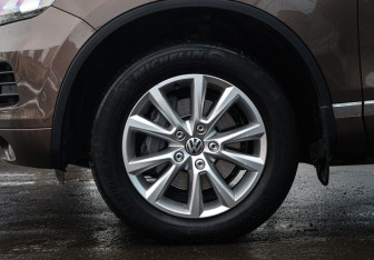 Подержанный автомобиль Volkswagen Touareg 2012 года (21 фото)