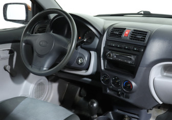 Подержанный автомобиль Kia Picanto 2006 года (12 фото)