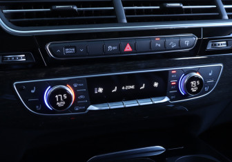 Подержанный автомобиль Audi Q7 2016 года (19 фото)