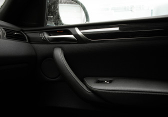 Подержанный автомобиль BMW X4 2015 года (28 фото)